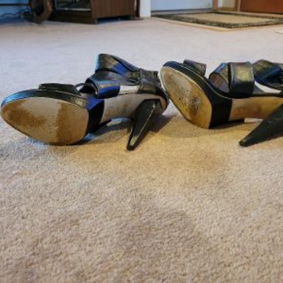 MICHAEL KORS "Jennings" Zip Back Shoe, Size 10 - Picture 4 of 4